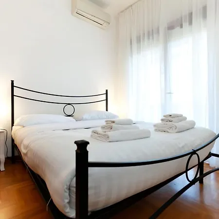 Cavalleggeri House Nyaraló *